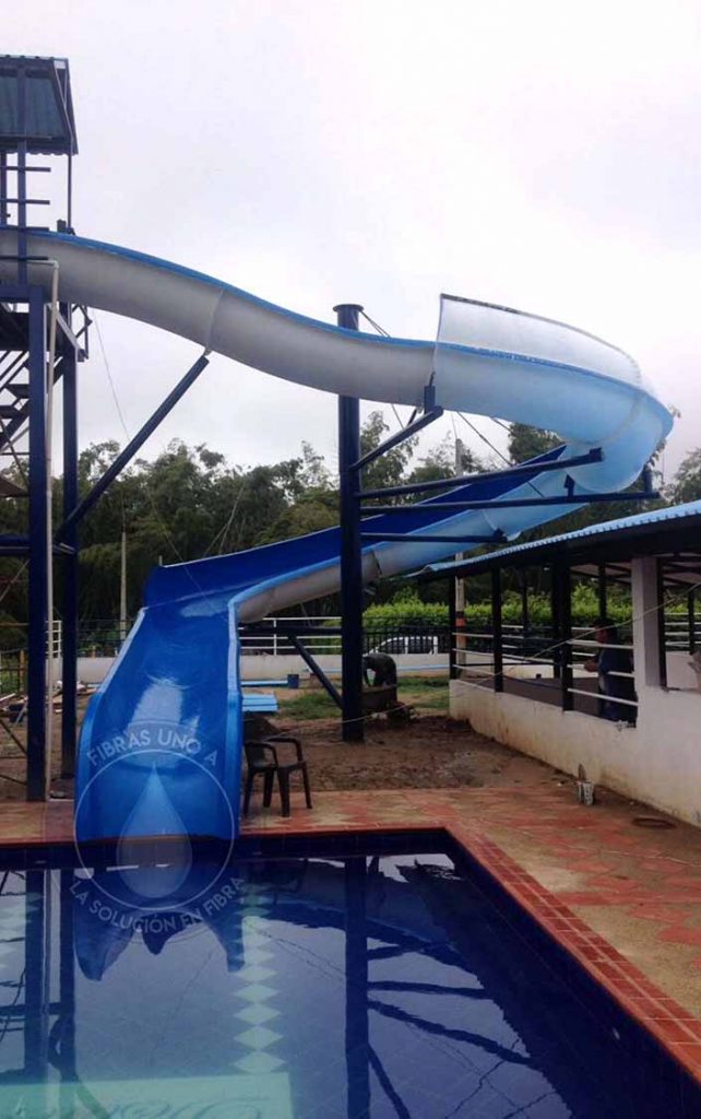 Tobogán grande en fibra